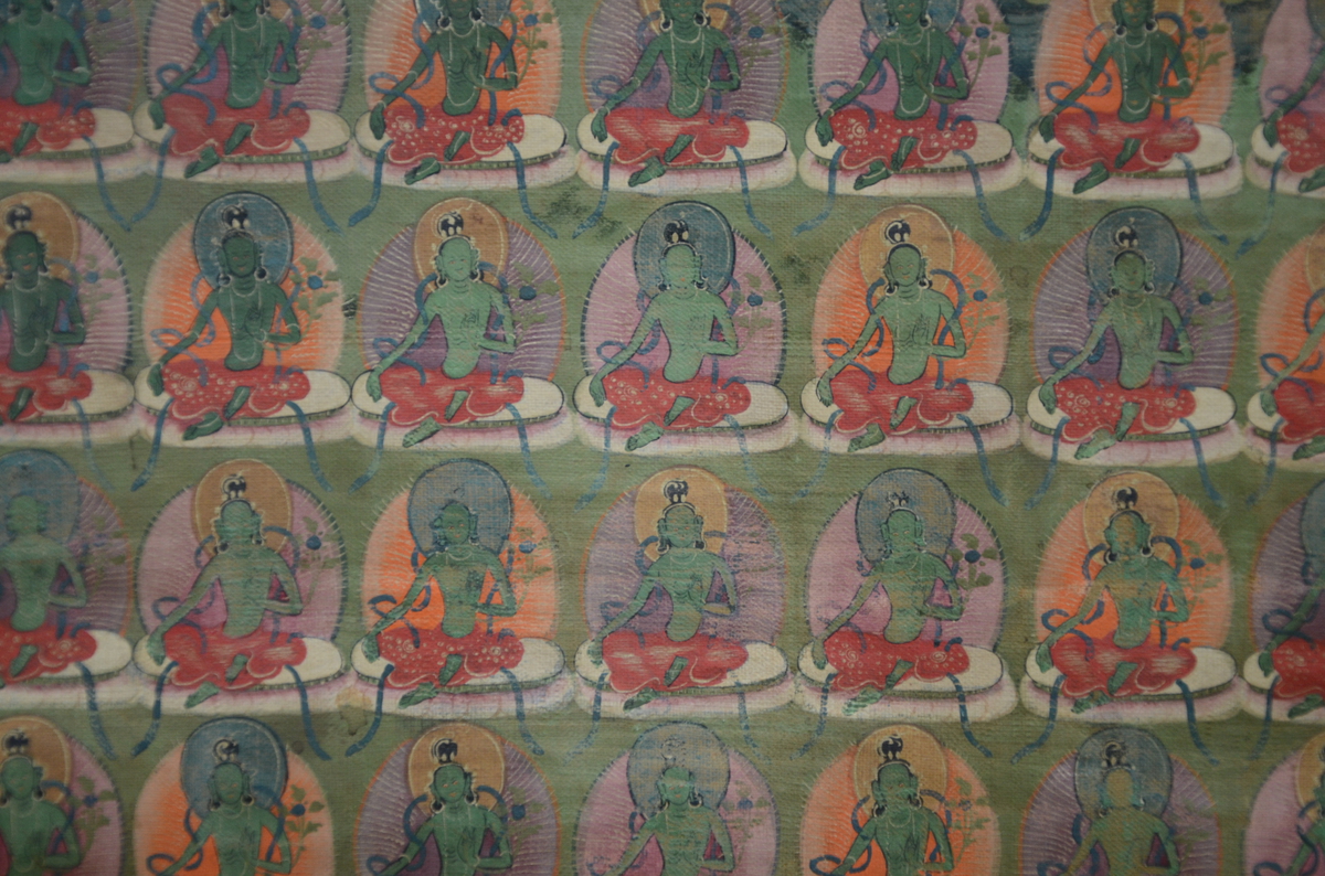 A Tibetan thanka 'green tara', 18th - 19th century (45x66cm) - Image 3 of 4