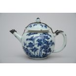 Teapot in Chinese blue and white porcelain 'three friends of winter', 18th century (16cm)