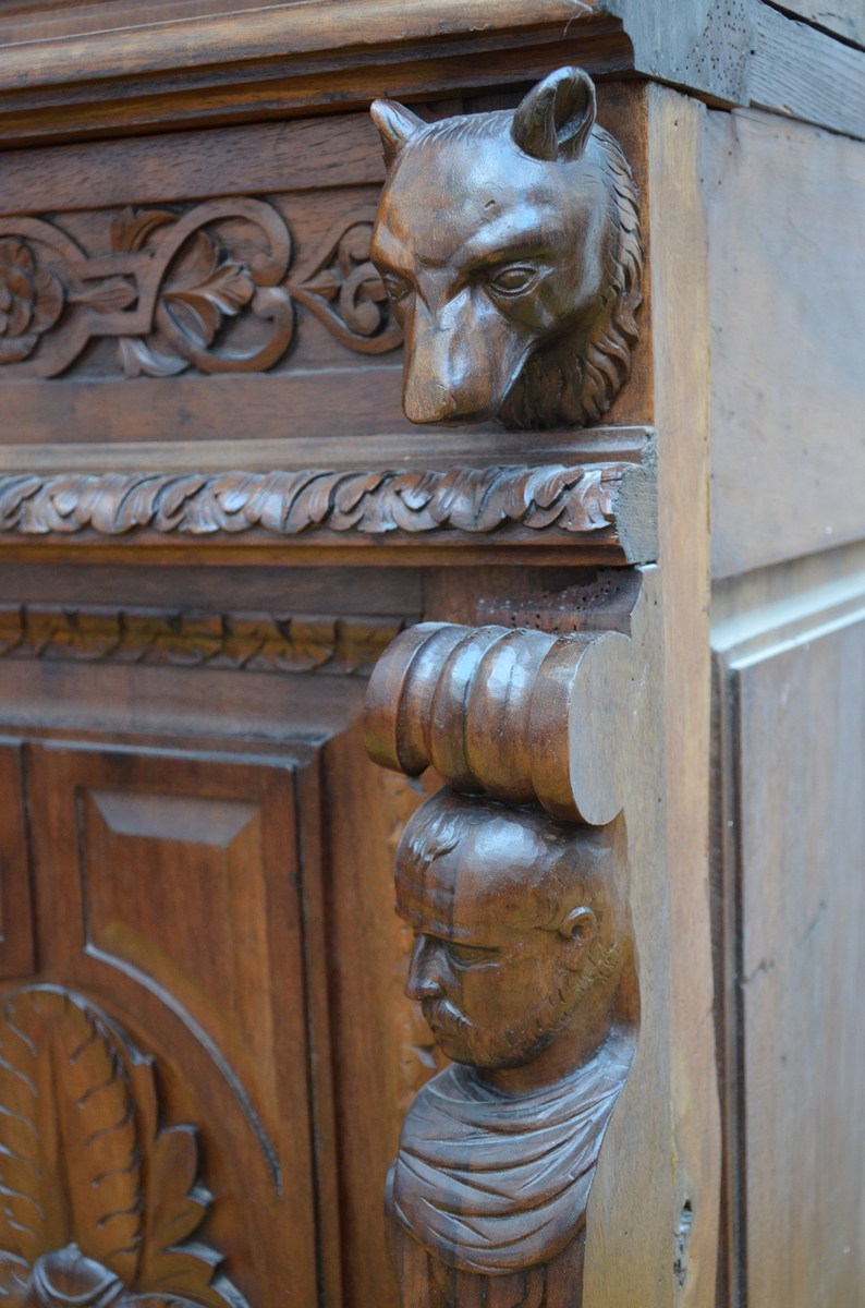 A Henri II style four-door cupboard in walnut, 19th century (52x130x198cm) - Image 7 of 8