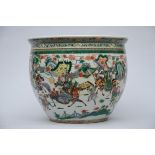 Large fishbowl in Chinese famille verte porcelain 'warriors', 19th century (62x51cm)