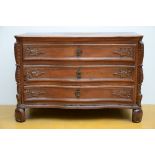 An oak Louis XV chest of drawers, 18th century (*) (68x135x92cm)