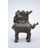 A Chinese bronze incense burner 'luduan', 17th - 18th century (20cm)