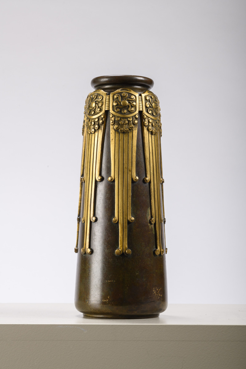 Vase in bronze with gilded decoration, circa 1910/1920 (30cm)