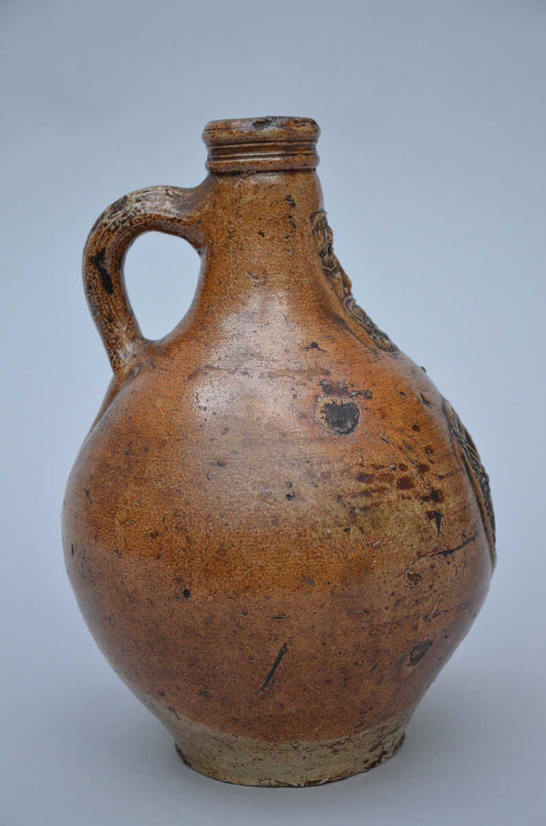 A 'baardman' jug, Rhineland 16th/17th century (*) (26cm) - Image 2 of 5