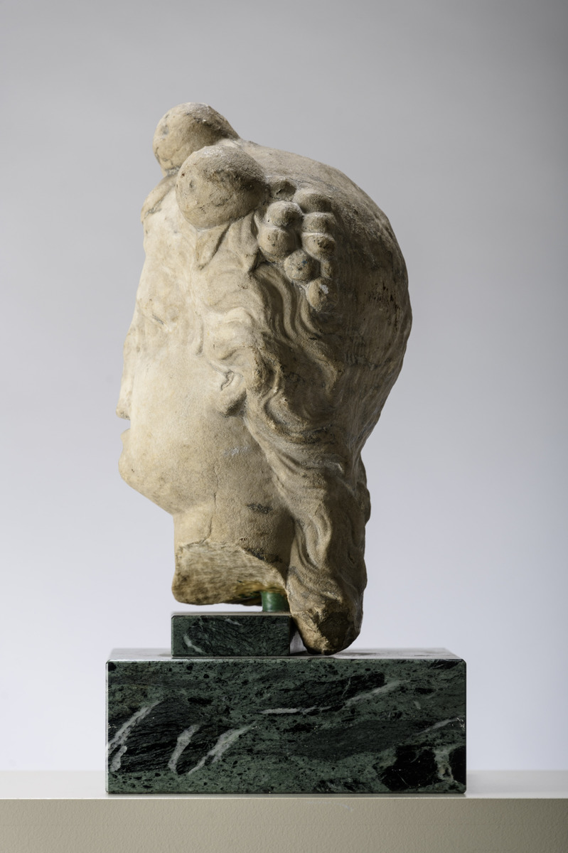 An antique marble head 'godess', possibly Roman (37cm) - Image 2 of 4
