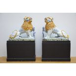 A pair of large lions in French faience (*) (35x73x70cm)