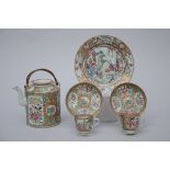 Lot Chinese porcelain: teapot, 2 cups (*) and a dish (23cm)