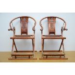 A pair of Chinese folding chairs 'Jiao Yi', 20th centuiry (probably huanghuali) (58x74x112cm)