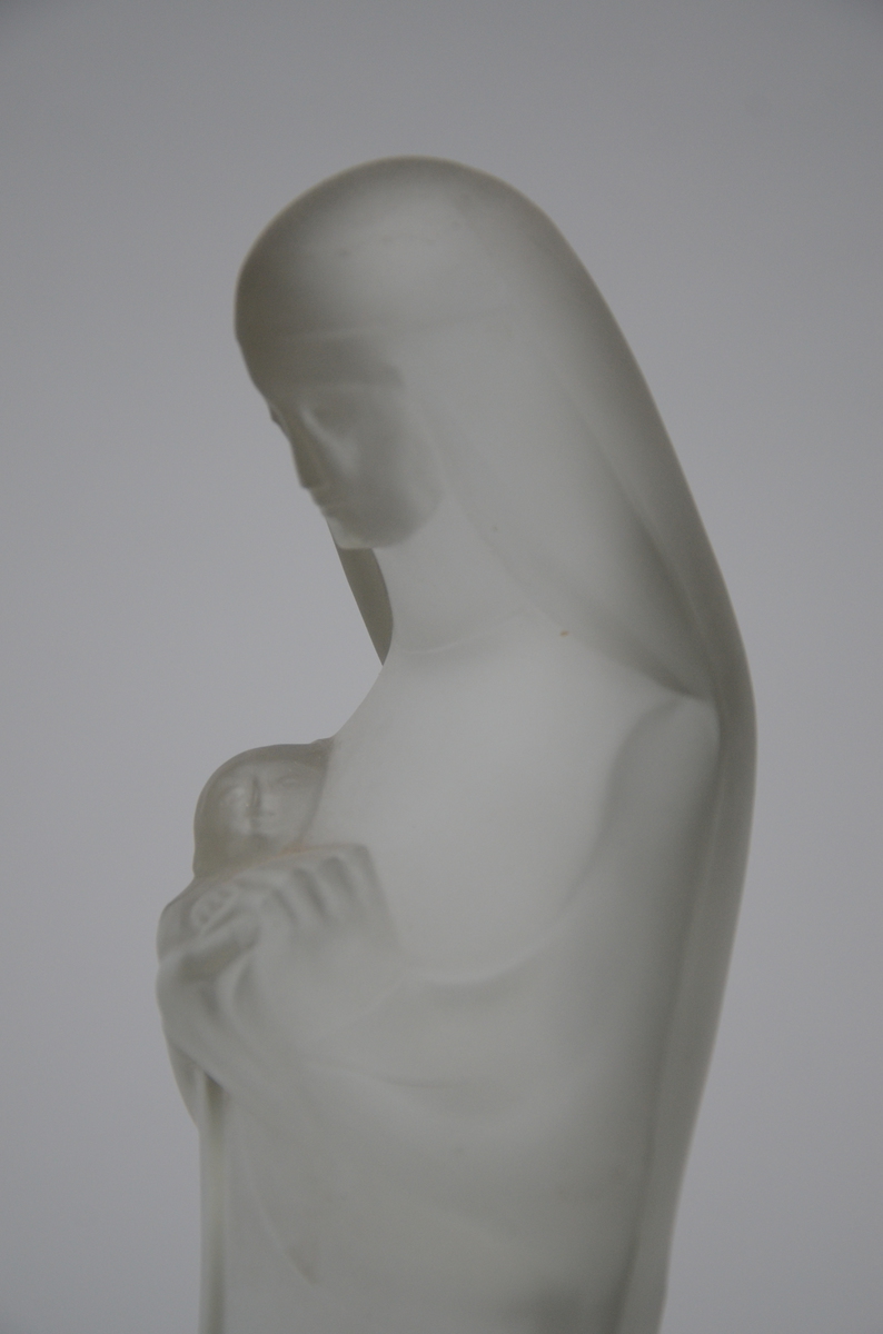 S.A. Uiterwaal: sculpture in glass 'Madonna', 1928 (36cm) - Image 2 of 3