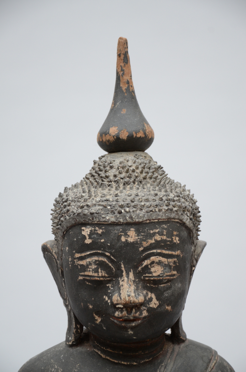 A Burmese Buddha in black lacquer (70cm) - Image 2 of 4