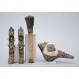 Lot: 2 Tibetan instruments and a pair of bronze decorative objects (25cm)
