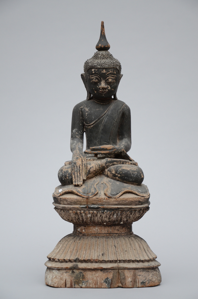A Burmese Buddha in black lacquer (70cm)