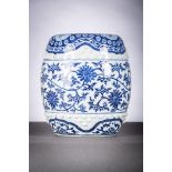 A miniature tabouret in Chinese blue and white porcelain, 19th century (*) (24cm)