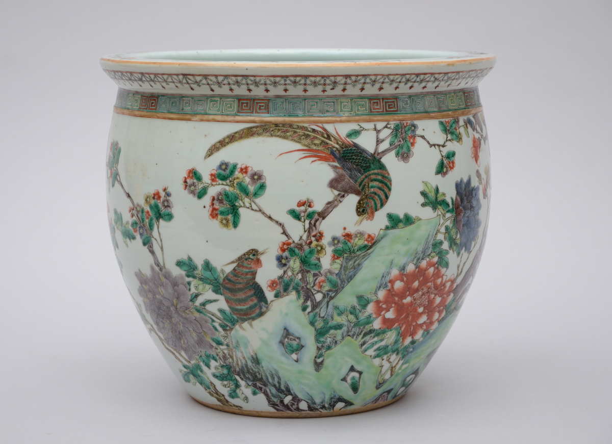 JardiniËre in Chinese porcelain 'flowers and birds' (*) (37x32cm)