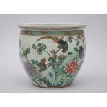 JardiniËre in Chinese porcelain 'flowers and birds' (*) (37x32cm)