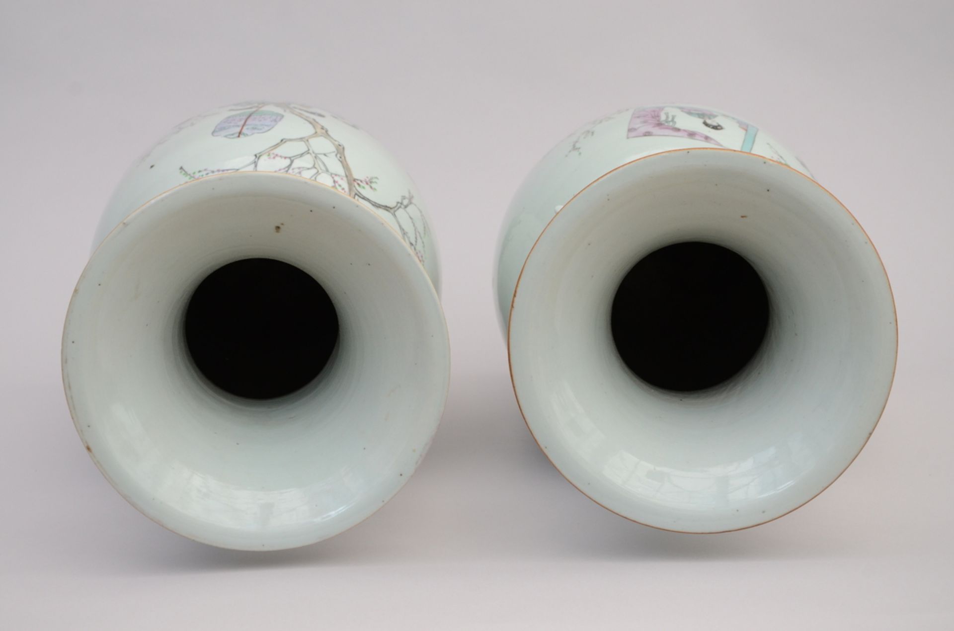 Two vases in Chinese porcelain 'elegant ladies' (58cm) - Image 3 of 4