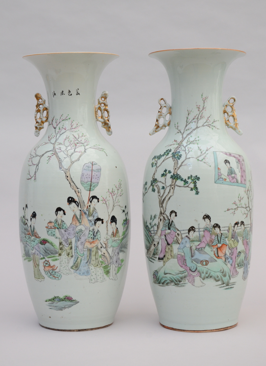 Two vases in Chinese porcelain 'elegant ladies' (58cm)