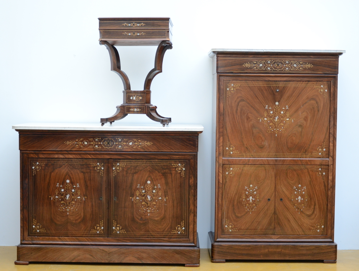 Charles X furniture set in mahogany with inlaywork by Fichet ‡ Paris consisting of 4 armchairs,