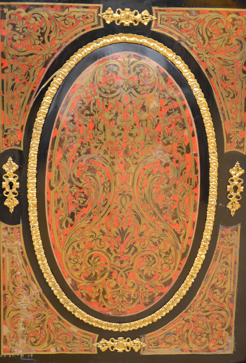 A Napoleon III sideboard with Boulle inlaywork (*) (43x132x110cm) - Image 2 of 4