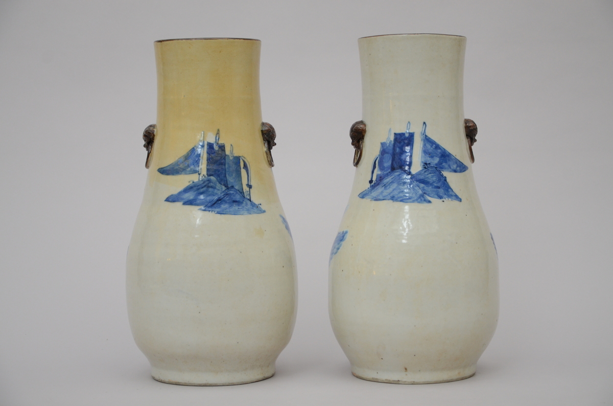 A pair of Nankin vases 'figures' (*) (44cm) - Image 2 of 4