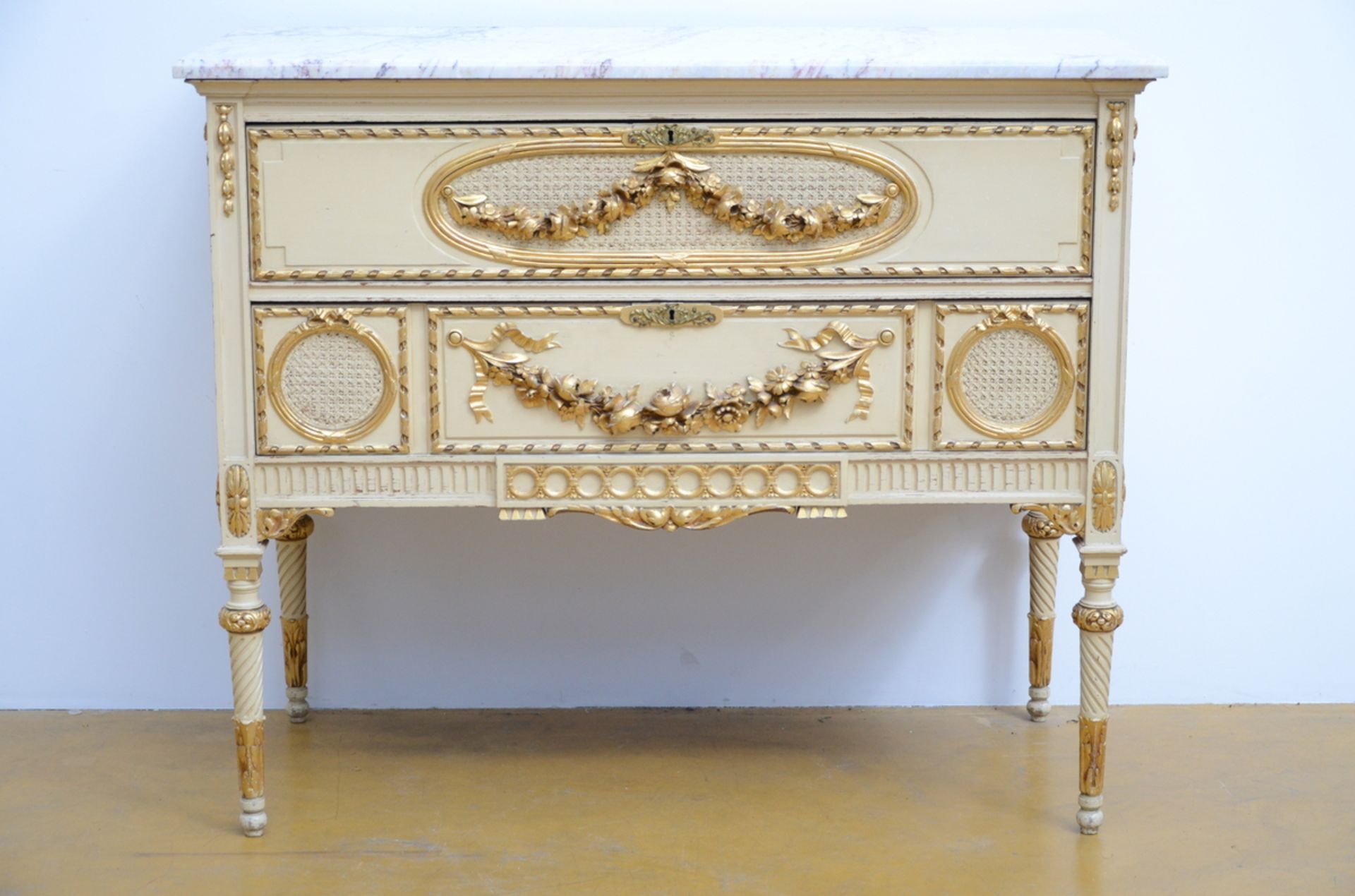 A patinated chest in Louis XV style (52x110x93cm)