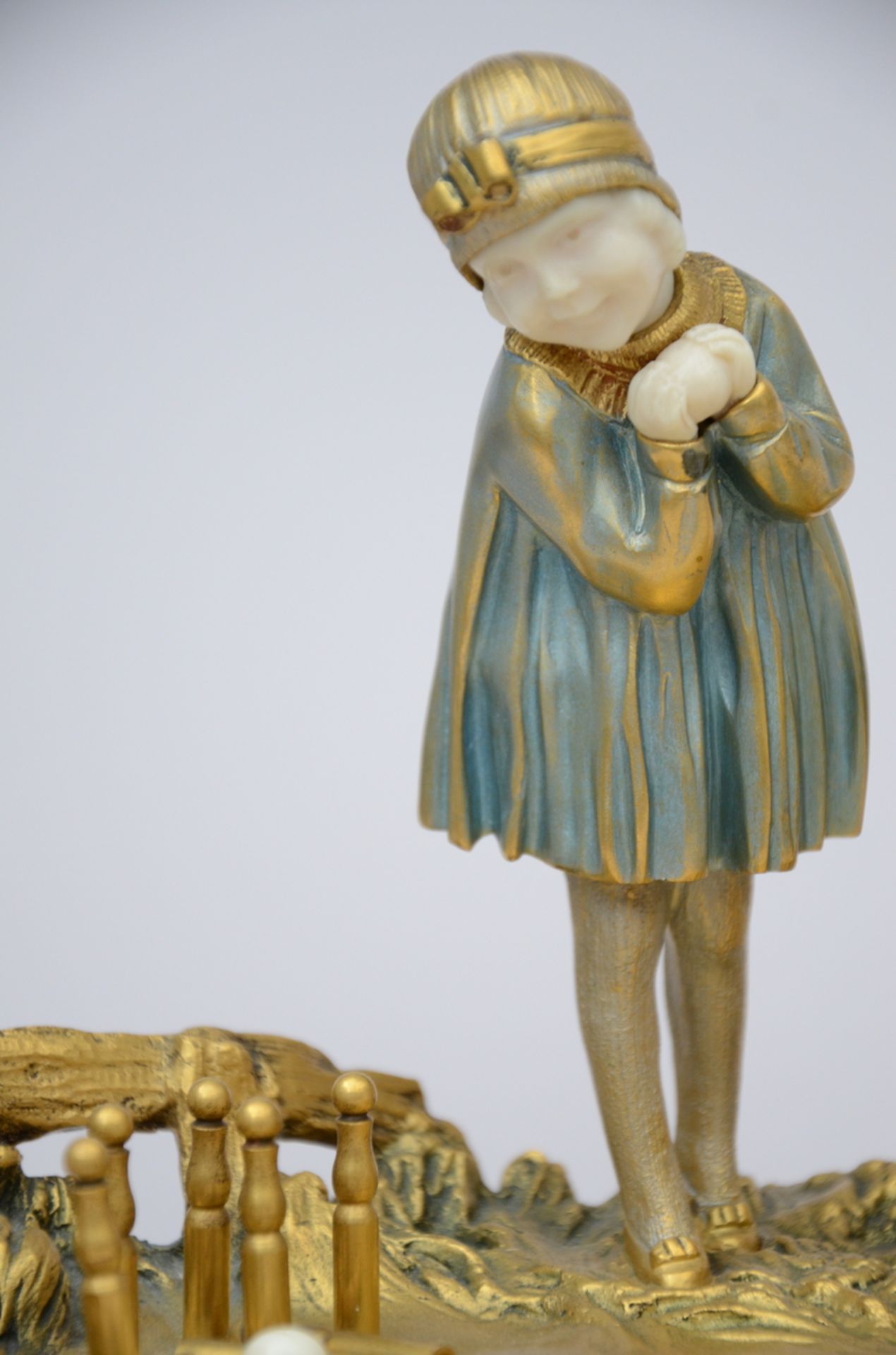 Demeter Chiparus: sculpture en bronze et ivoire 'playing children' (32x18x17cm) - Bild 2 aus 6