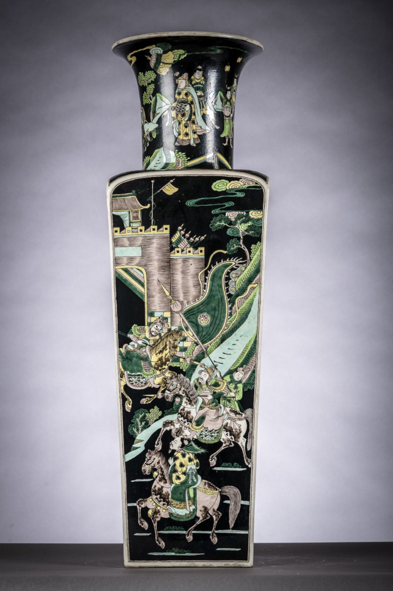 Imposing square vase in Chinese famille noire porcelain 'scene with emperor' (*) (83cm)