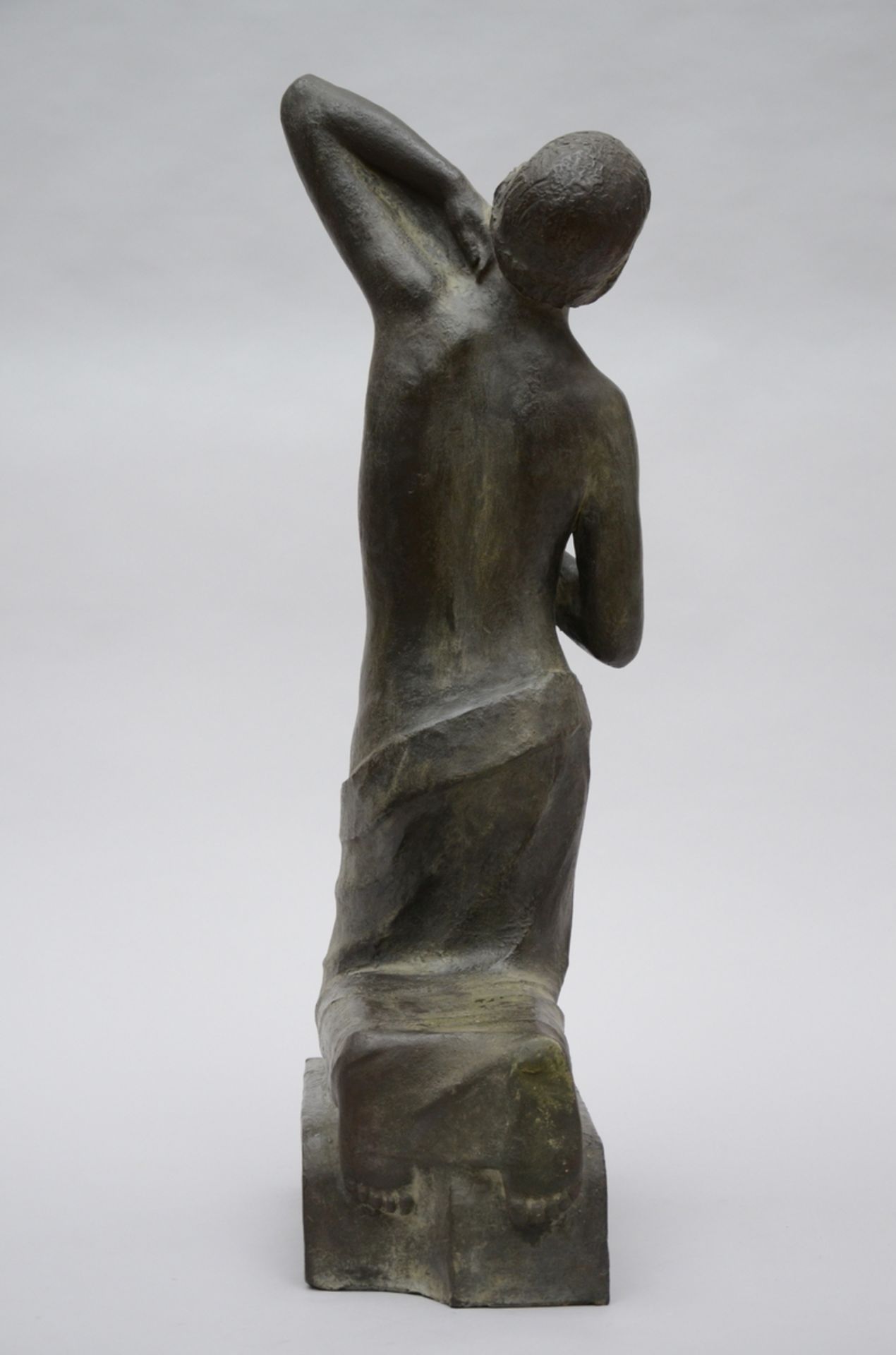 Leo Sarteel: plaster sculpture 'kneeling nude' (*) (84cm) - Image 4 of 5