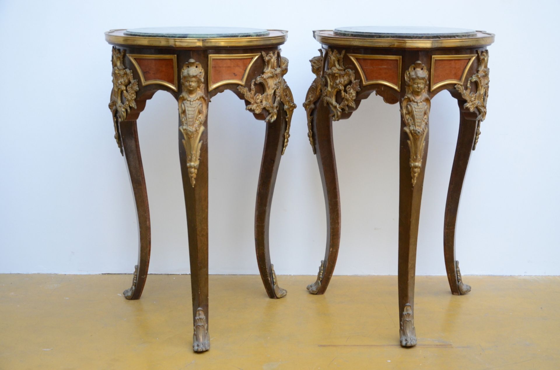 A pair of Louis XV style tables with marble tops (*) (55x82cm)