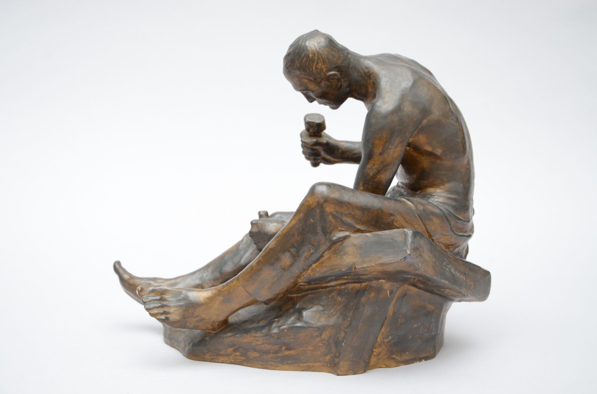 Constantin Meunier: a plaster statue 'stone mason' (*) (26x42x35cm) - Image 3 of 6