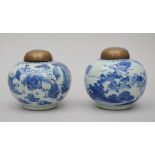 Two Chinese vases in blue and white porcelain, Transitional period (*) (15cm)