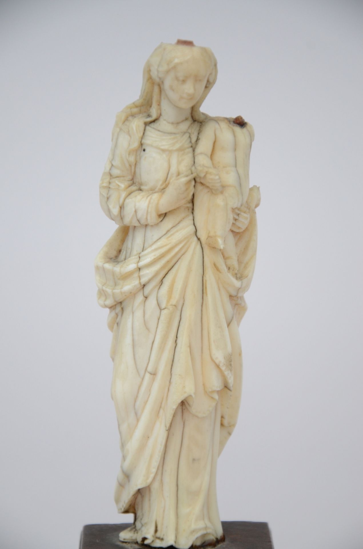 Madonna and Child in ivory, 18th century (*) (10cm) - Bild 2 aus 3