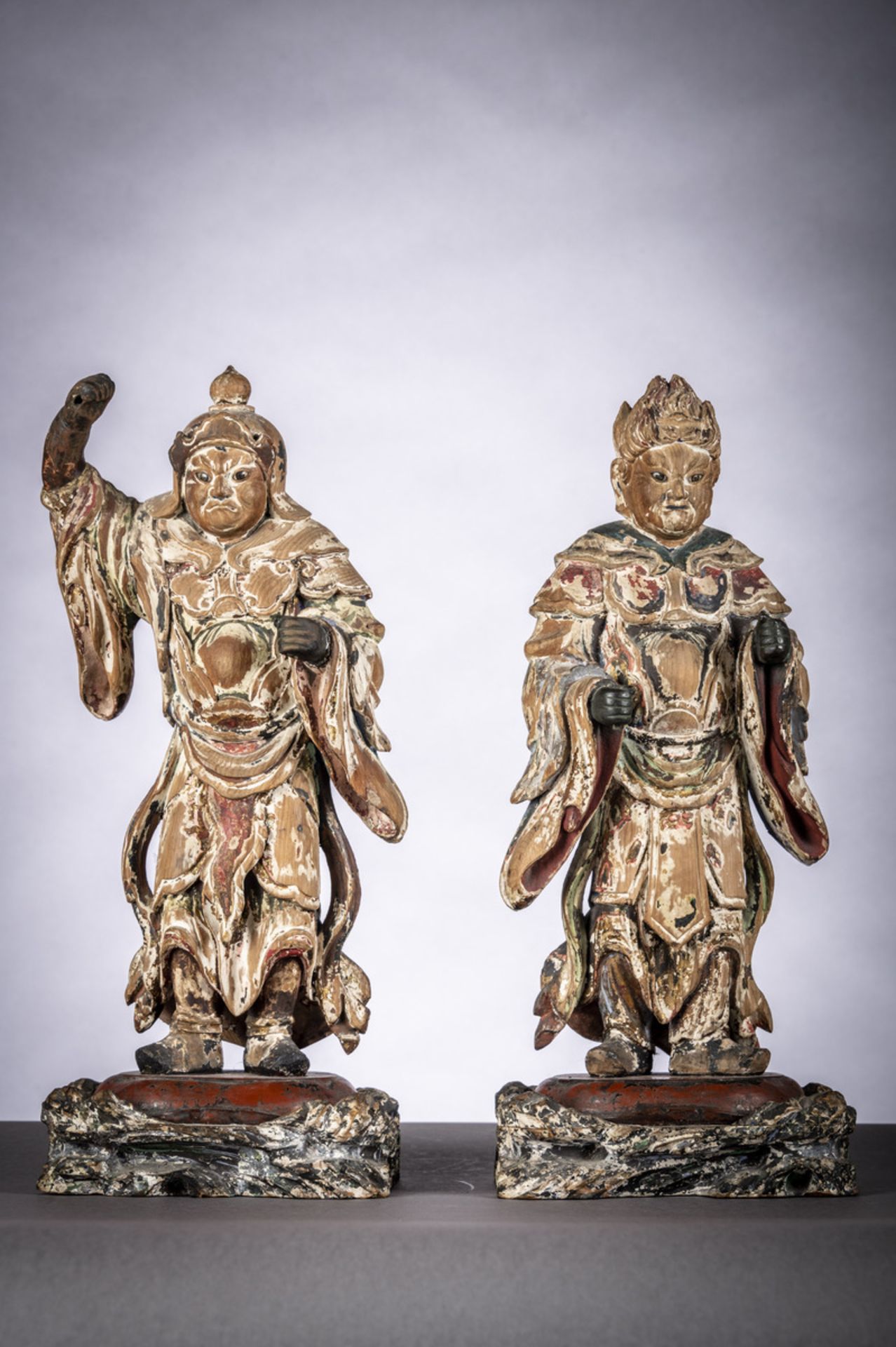 A pair of wooden Japanese temple guards, Edo period (40cm)