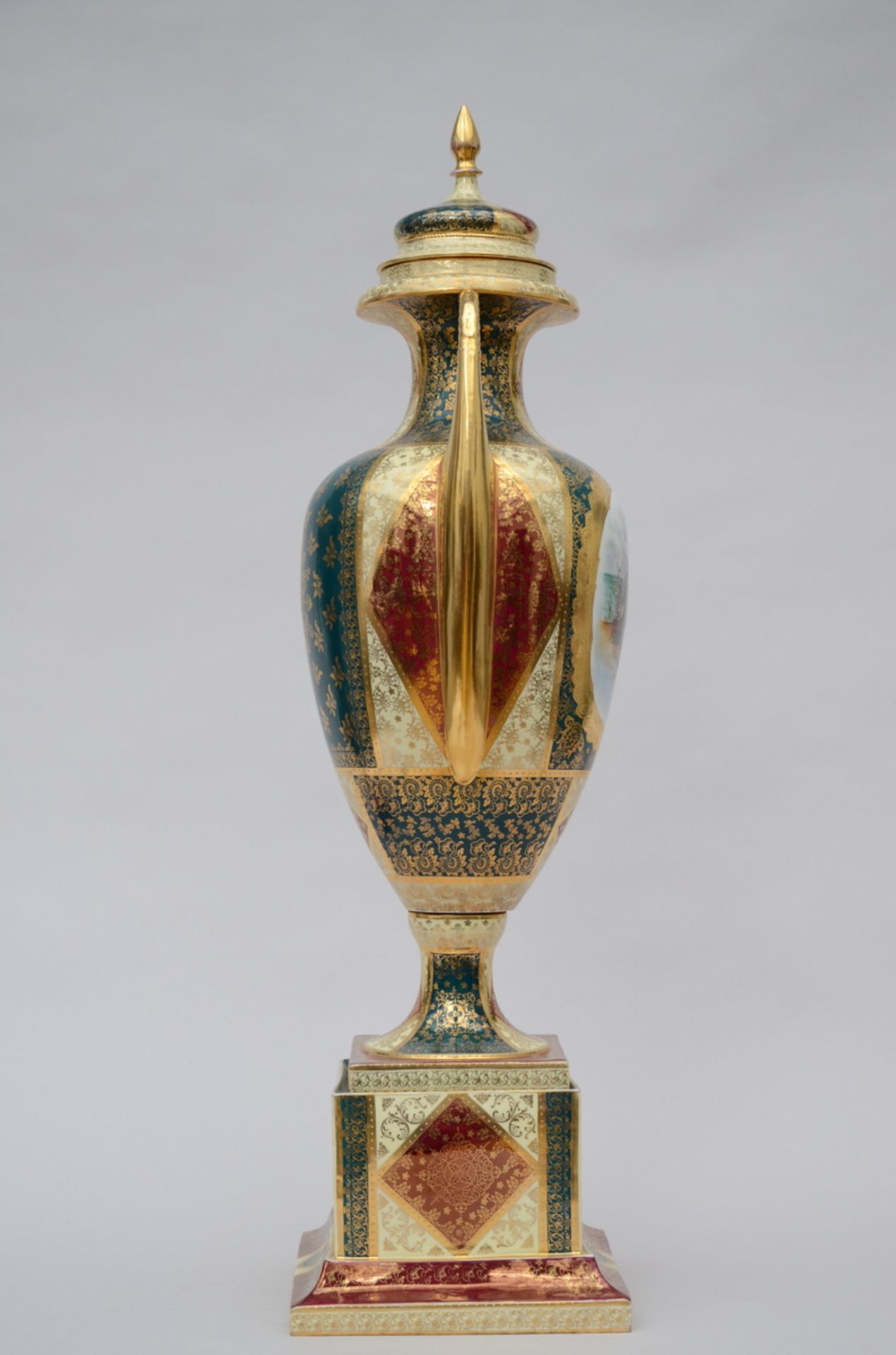 A large vase in Berlin porcelain 'ladies in a landscape' (95cm) - Image 3 of 4