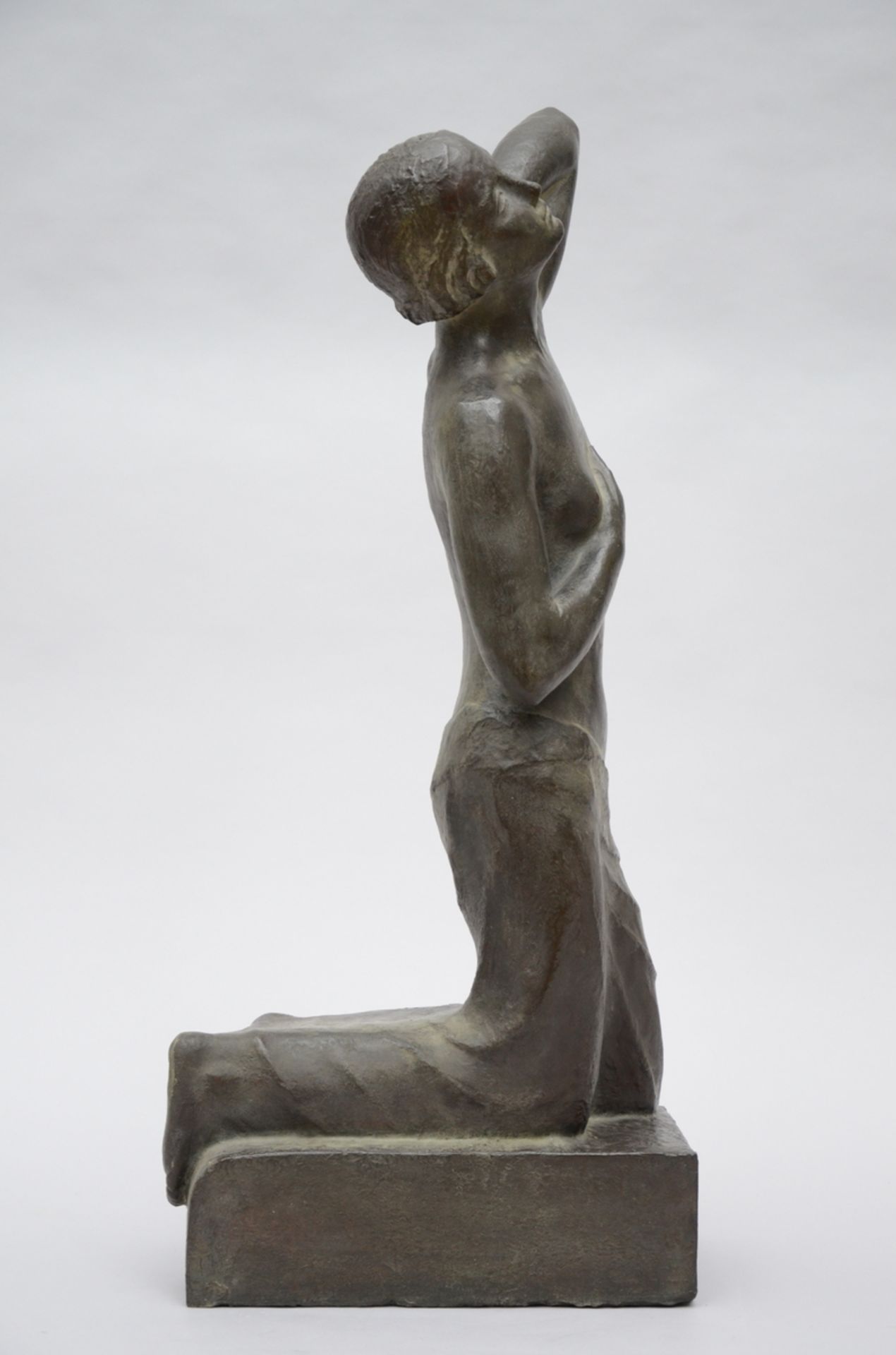 Leo Sarteel: plaster sculpture 'kneeling nude' (*) (84cm) - Image 2 of 5