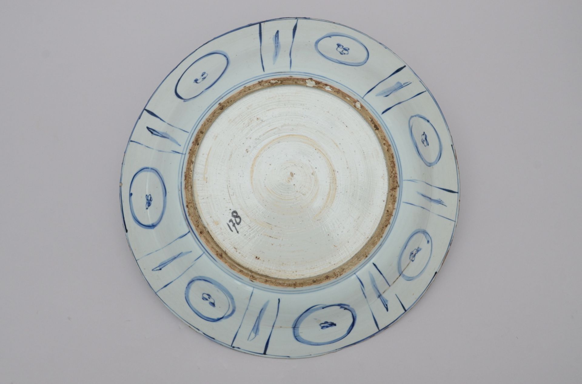 A large platter in Kraak porcelain, Wanli period (*) (49cm) - Image 3 of 4