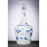A garlic head vase in Chinese blue and white porcelain 'flowers',Transition period (*) (39cm)