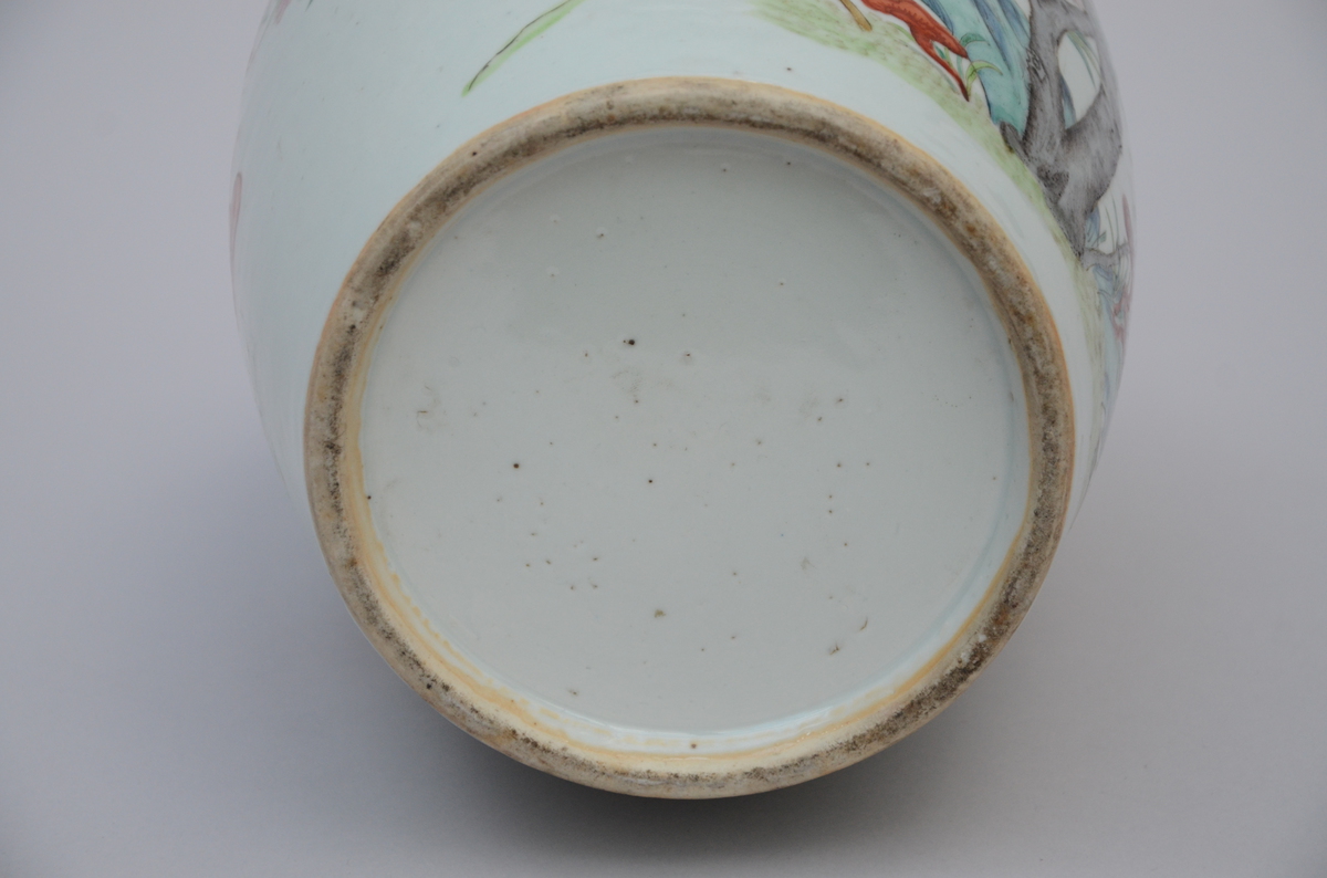 A vase in Chinese famille rose porcelain 'nine peaches' (43cm) - Image 4 of 4