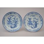 A pair of large Chinese dishes in blue and white porcelain, 18th century (*) (42cm)