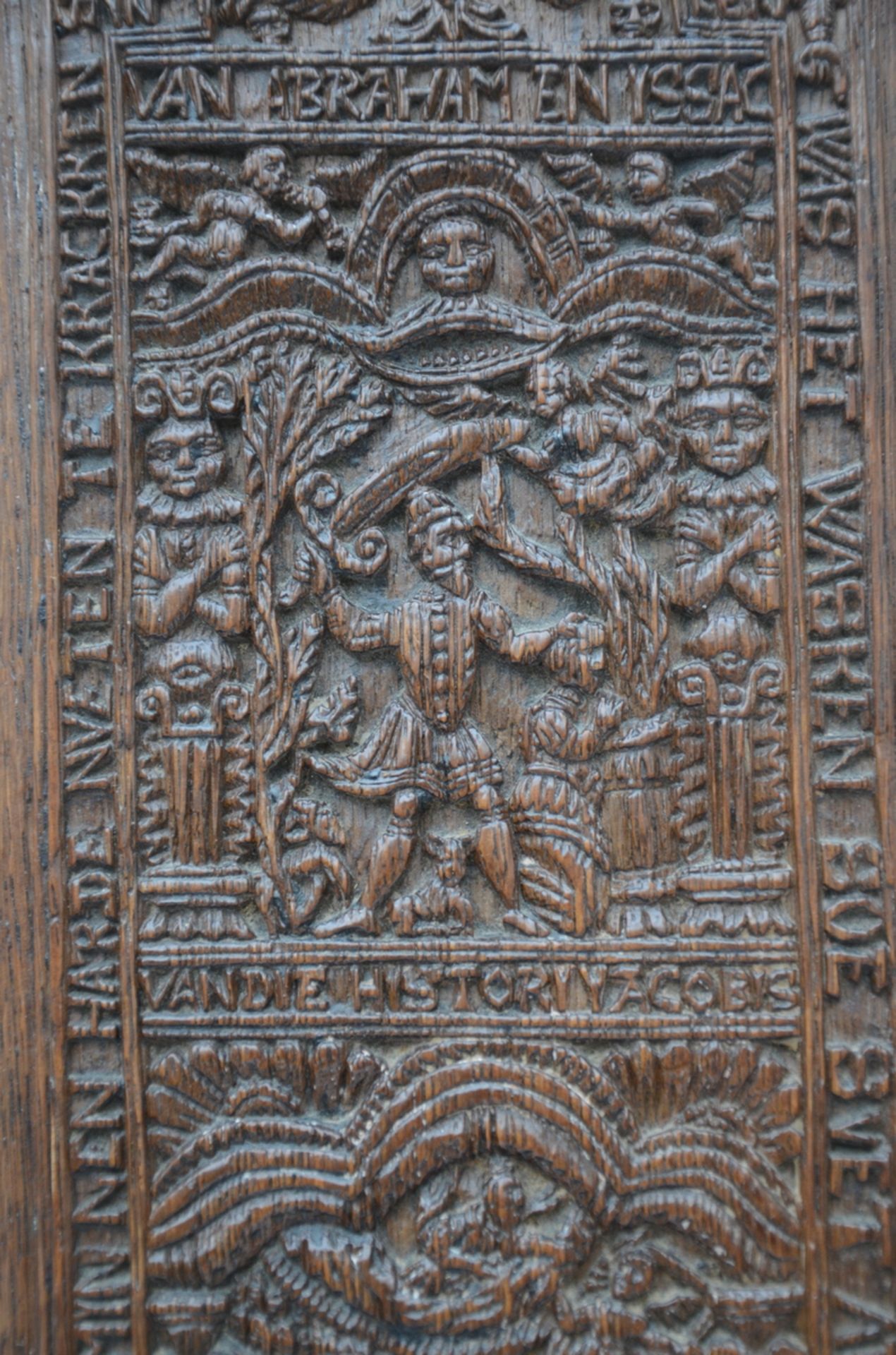 A fine 'mangelplank' in oak 'Biblical scenes' (15x74cm) - Bild 2 aus 4