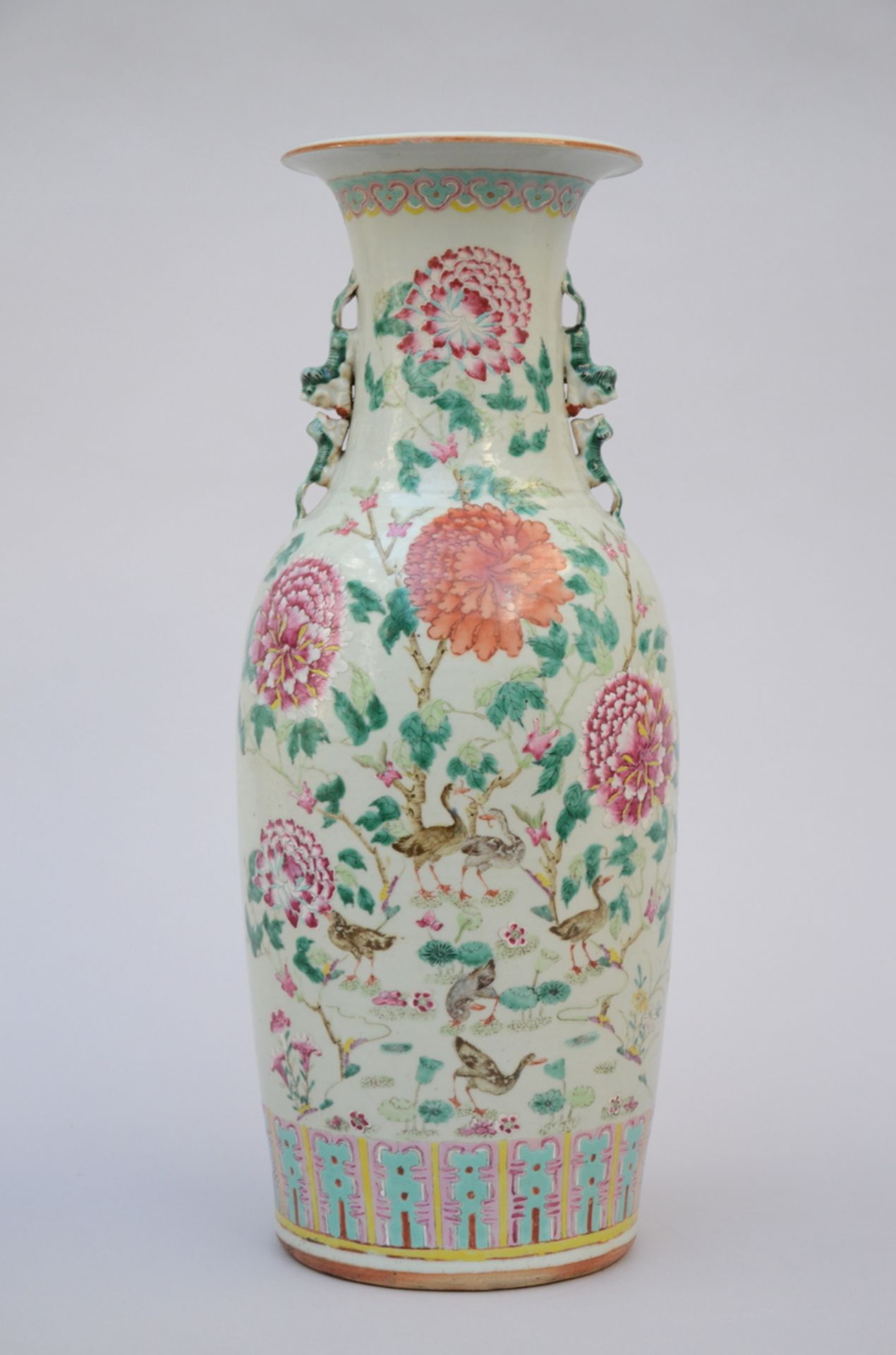 A vase in Chinese porcelain 'birds and vines' (*) (61cm) - Image 2 of 4