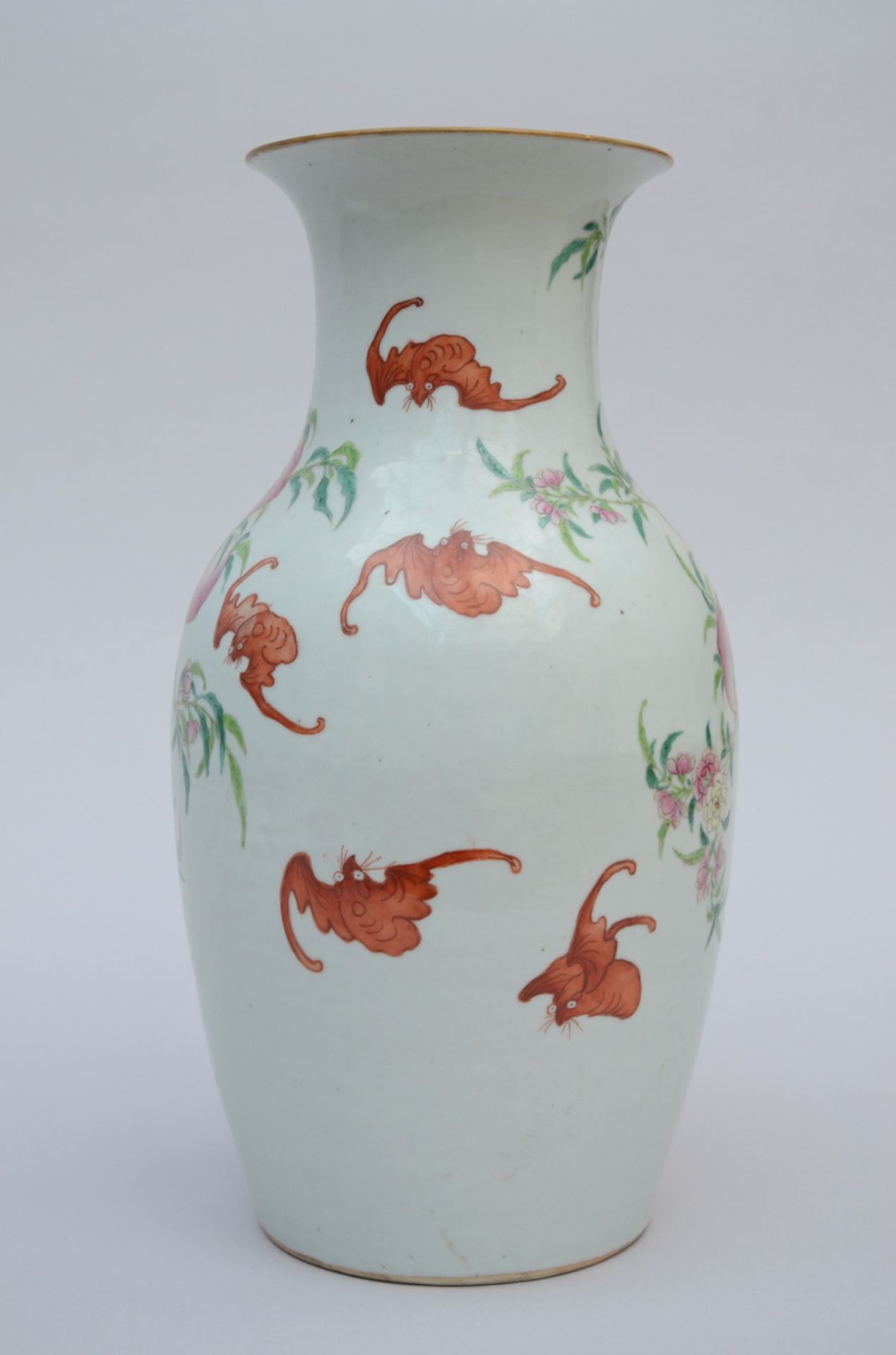 A vase in Chinese famille rose porcelain 'nine peaches' (43cm) - Image 2 of 4