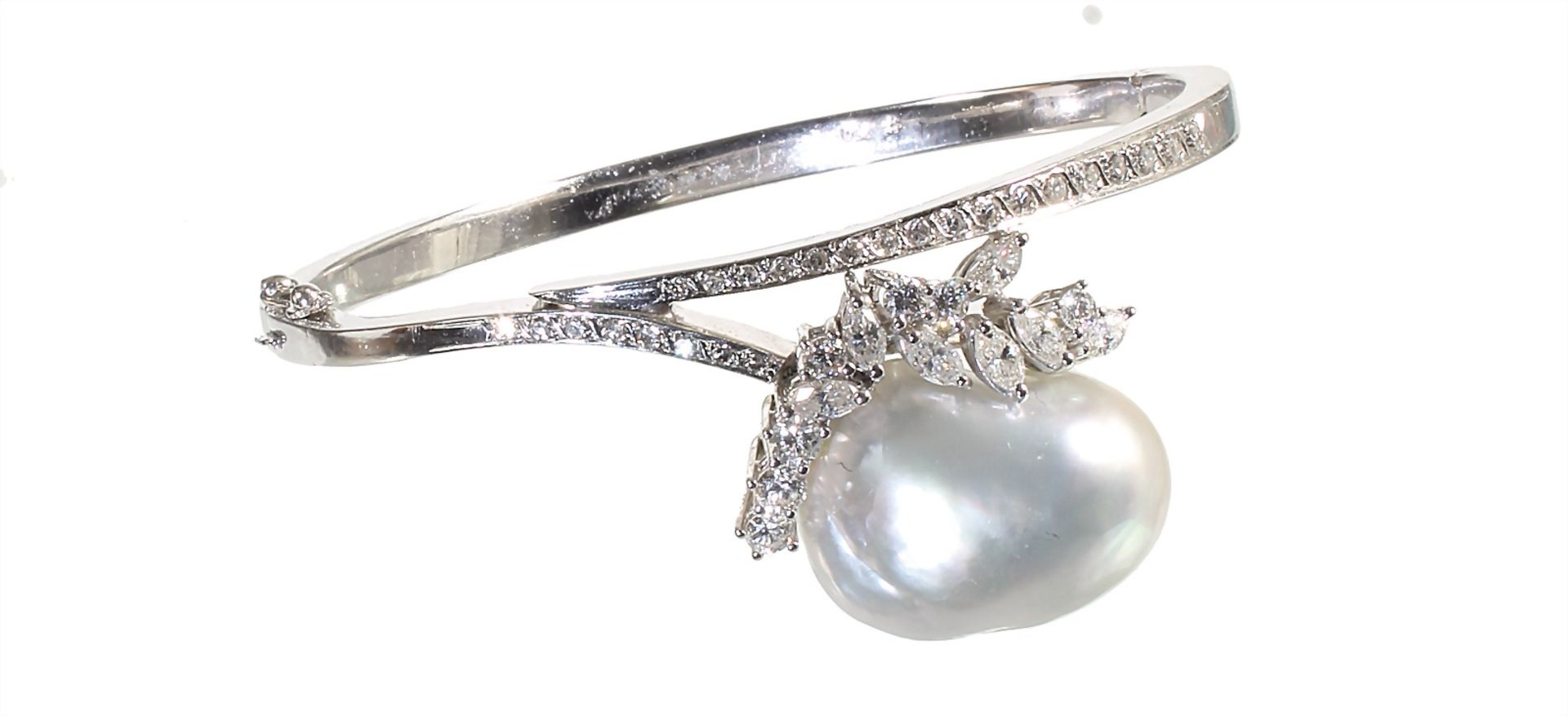 bracelet, white gold 750/000, South Sea pearl 21.6 , 8 brilliants c. 0.40 tw-vsi, 7 diamonds with