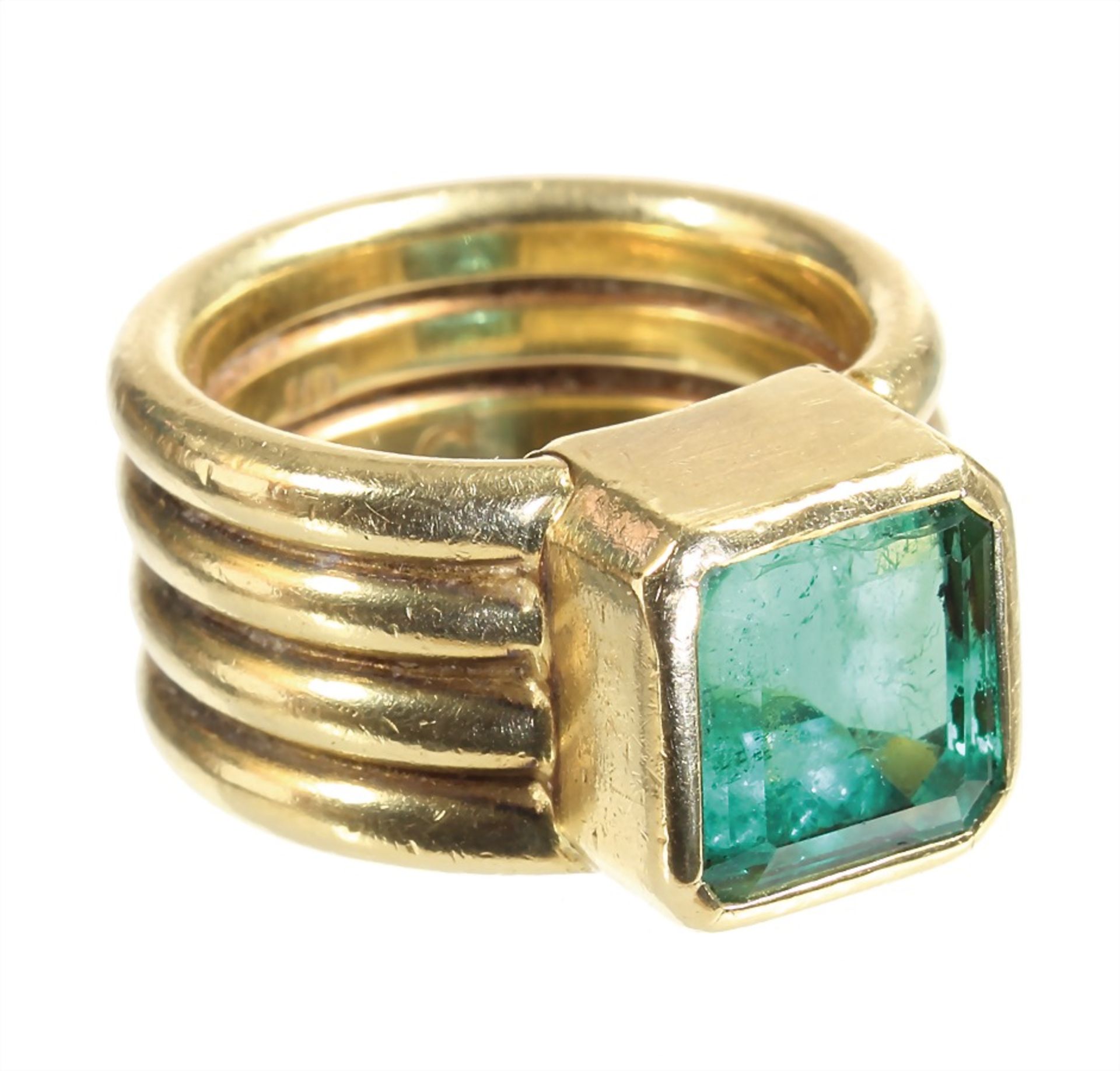 ring, yelow gold 750/000, emerald in octagonal cut c. 4.5 ct (very deep cut), nice rich green, point