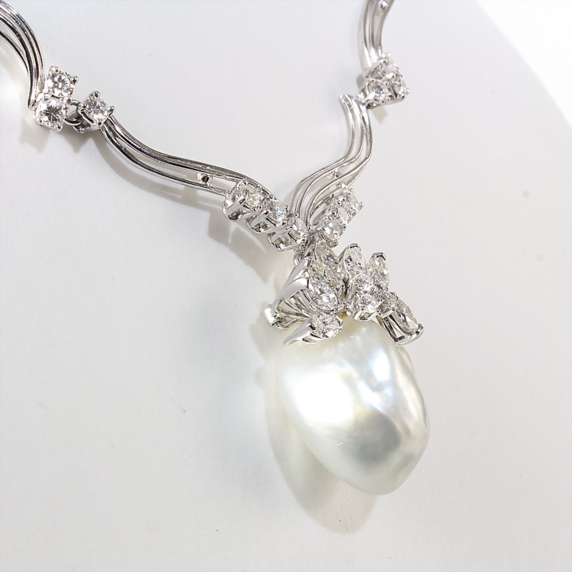 decorative necklace, white gold 585/000, with removable pendant, South Sea pearl 30.24 ct, 3 - Bild 2 aus 3