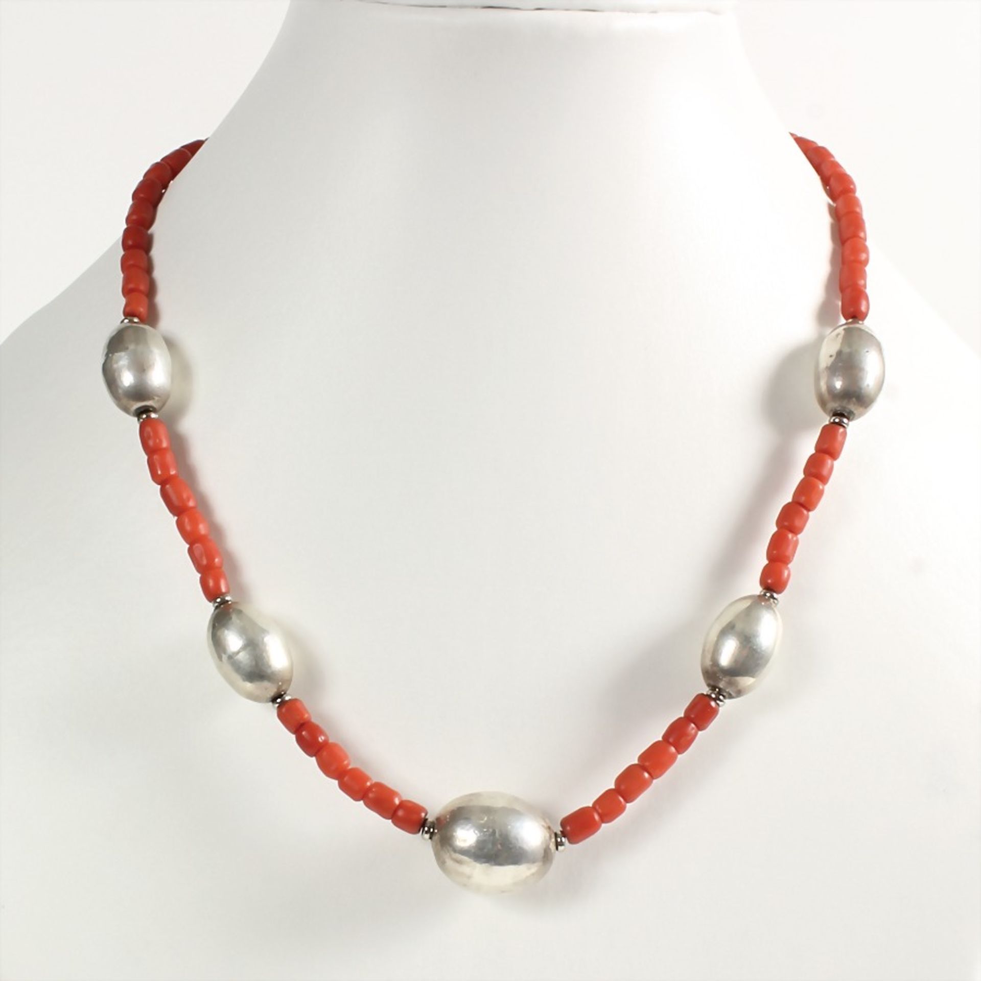 coral necklace, silver, 5 silver olives, front olive with a diameter of  c. 15.8 mm, lenght = c.