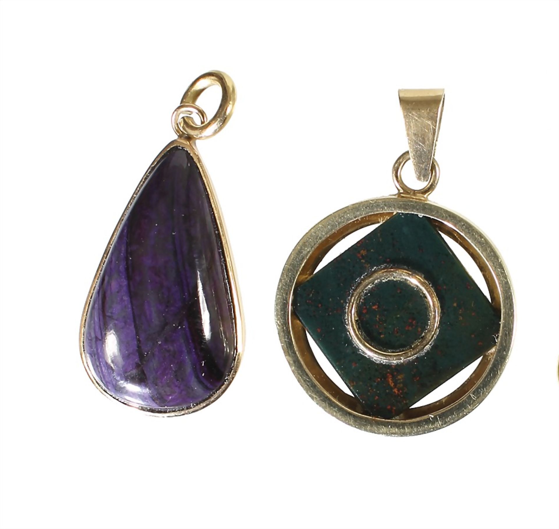 lot: 2 pendants, yelow gold 750/000, 1 pendant, Sugilite drops, height = 42.0 mm, 1 pendant,