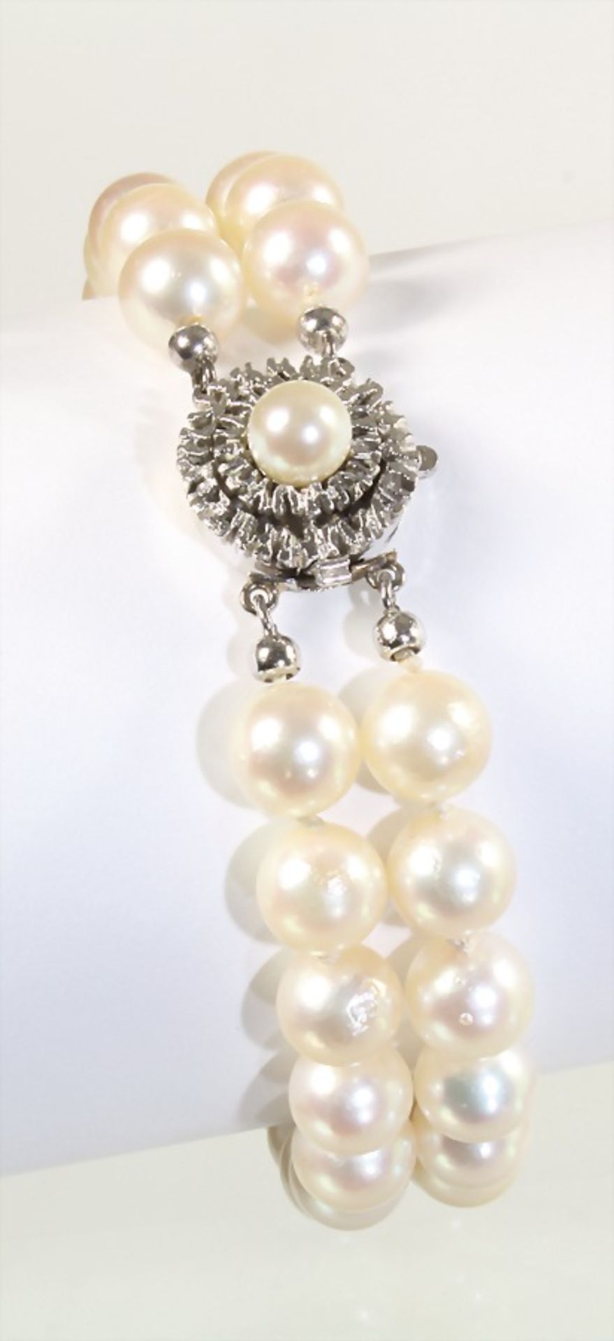 pearl bracelet (two rows), clasp: white gold 585/000, integrated box clasp with safety device, 2