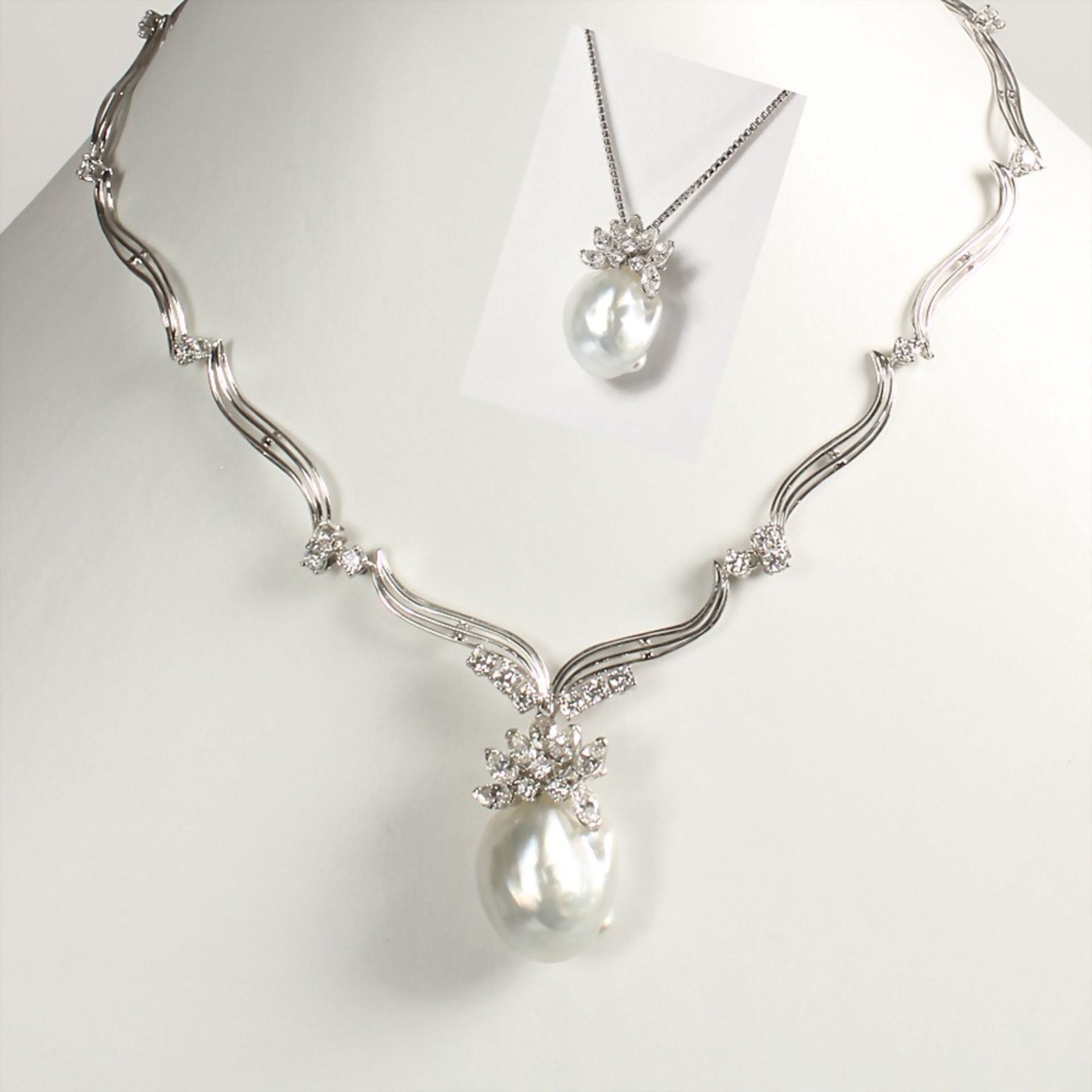 decorative necklace, white gold 585/000, with removable pendant, South Sea pearl 30.24 ct, 3