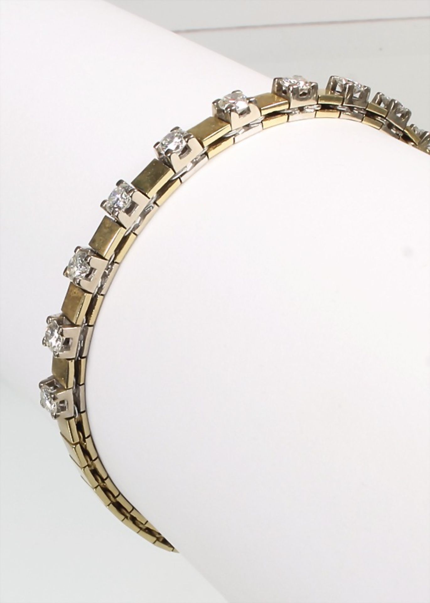 bracelet, yelow gold 585/000, 11 brilliants c. 1.75 ct tw-vsi/vvsi, white set, integrated box - Bild 2 aus 2